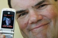 1997 - Phillippe Kahn incorpora la primera cámara de fotos para un teléfono móvil.